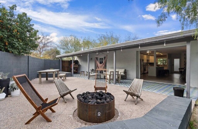 Mid-Century Stunner / Large Yard and Patio for Indoor/Outdoor Living