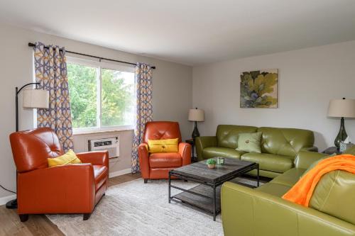 Midcentury Modern 2br Comfort Near The Greene!
