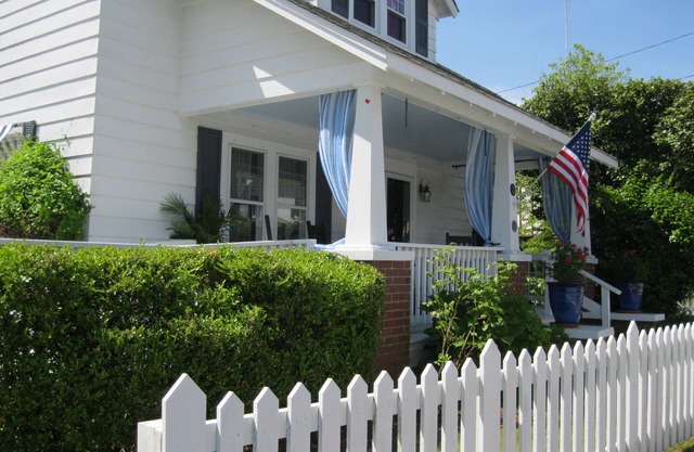 Midgett House se encuentra en el corazón Manteo en la histórica isla de Roanoke OBX