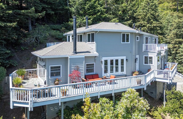 Mill Valley Luxe Forest Escape - 3BR - Views - Huge Decks - Gym - Private
