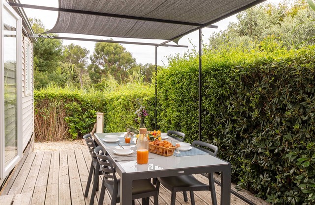Mimosa-Bungalow-Baño con ducha-Vista al Jardín