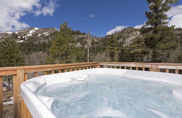 Mineral Springs By Tahoe Getaways w/ Hot tub & Ski Shuttle in Alpine Meadows