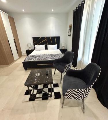 Minimalist studio Dha phase 5 Penta square