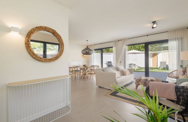 Villa, con piscina y barbacoa, a dos minutos a pie de la playa de Costabella