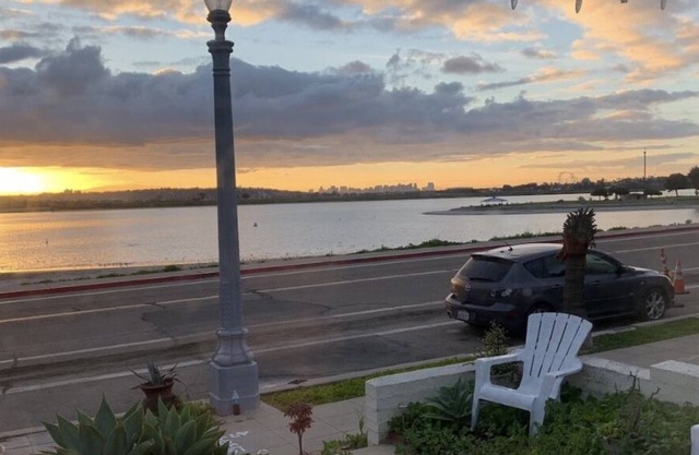 Mission bay cottage on the water with views of Downtown San Diego