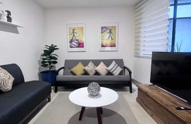 ML002- 2 BR /2 BTH - Una Habitación Piso, Capacidad 4