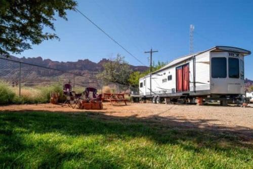 Moab RV Resort Glamping RV Fully Setup OK42