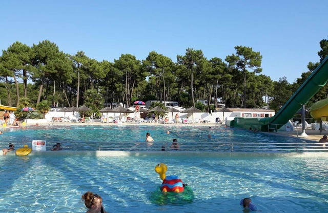 Mobil Home B de mer- 3 Bedrooms- 1km7 beach located in a 4-star village-