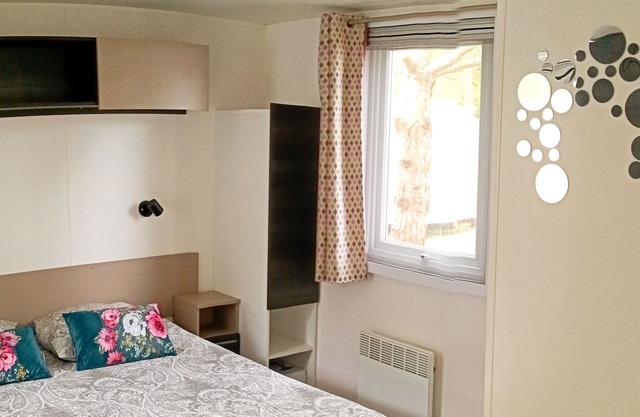 Mobile home in a 4* Holiday Village by the ocean