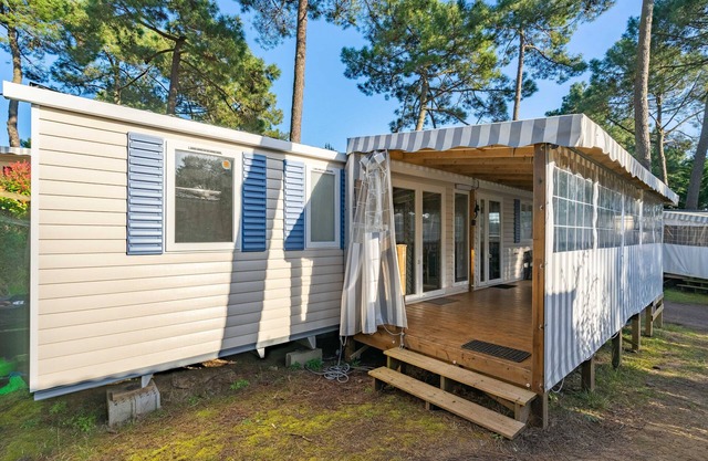 Mobilhome 'Siblu Bonne Anse Mobilhome 510' con terraza privada y aire acondicionado