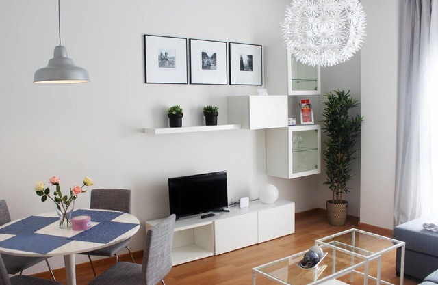 Apartamento moderno 1 dormitorio con piscina, aparcamiento y Wi-Fi en el centro de Málaga