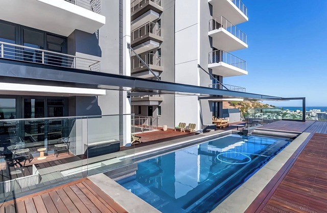 Modern 1-bedroom with WiFi, fitness room, rooftop in amazing Cape Town