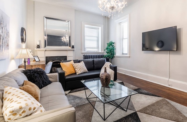 Modern 1BR Apartment in James South Area