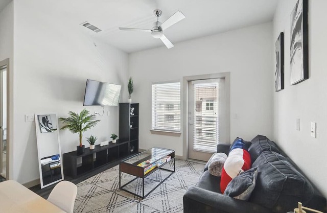 Modern 1BR near TPC Golf | Free Parking & Wifi