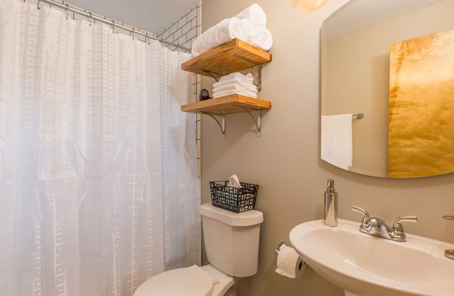 (15) Pasos recientemente remodelados y convenientemente ubicados del Hospital Wake Forest