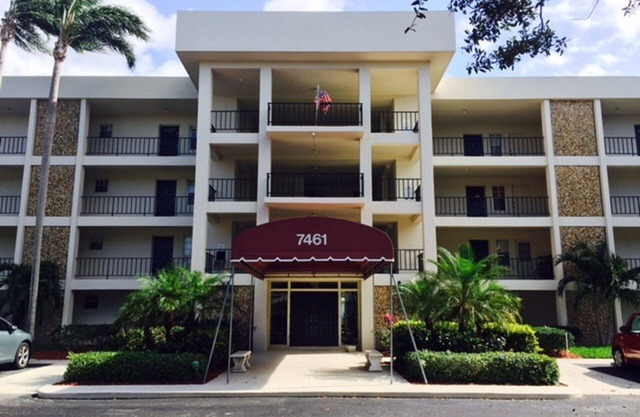 ¡Condominio amueblado moderno 2BD, 2BA con GRAN vista del campo de golf!