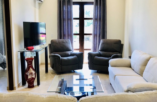 Modern 2 BDRM Condo with pool & hot tub in heart of Todos Santos