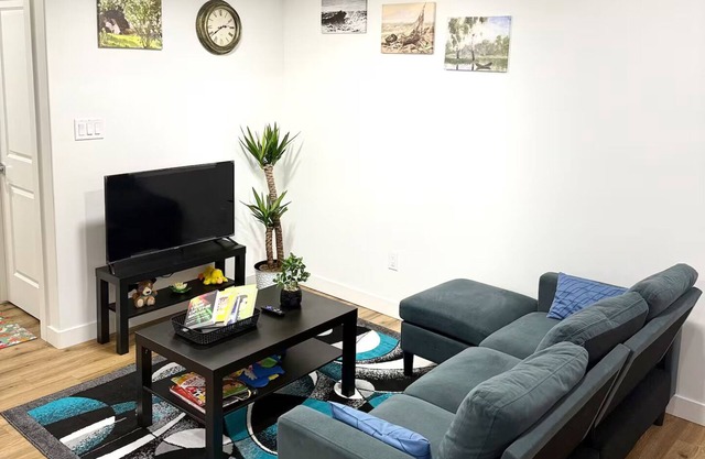 Modern 2-Bedroom Suite in Stillwater NW, Near WEM