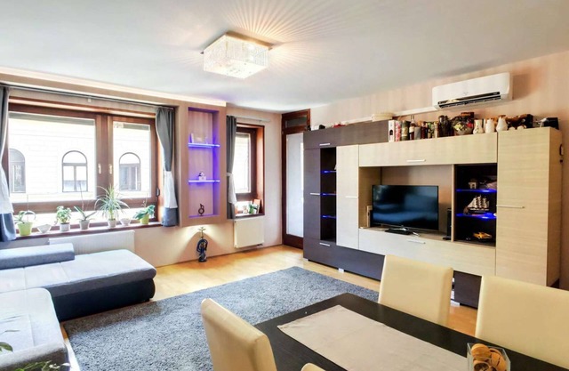 Apartamento moderno de 2 habitaciones en muy buena ubicación a largo plazo