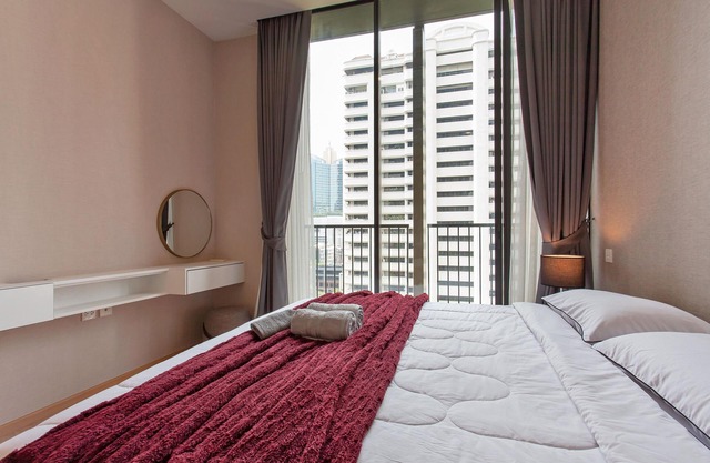 Modern 2 bedroom apartment in luxury condo in Asok neighbourhood