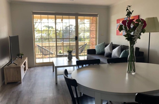 New to VRBO: Modern 2BR Apartment/Parking in Griffith
