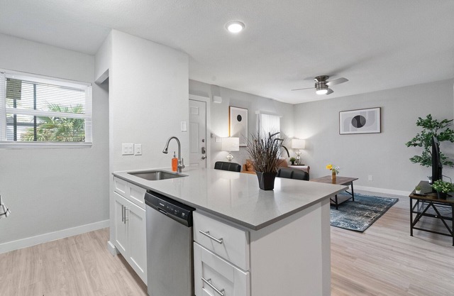 Modern 2BR Near UT | Hyde Park | Evonify 5527