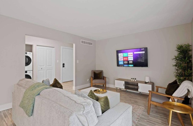 Relax & Unwind in Rochester Cozy Vacation Spot