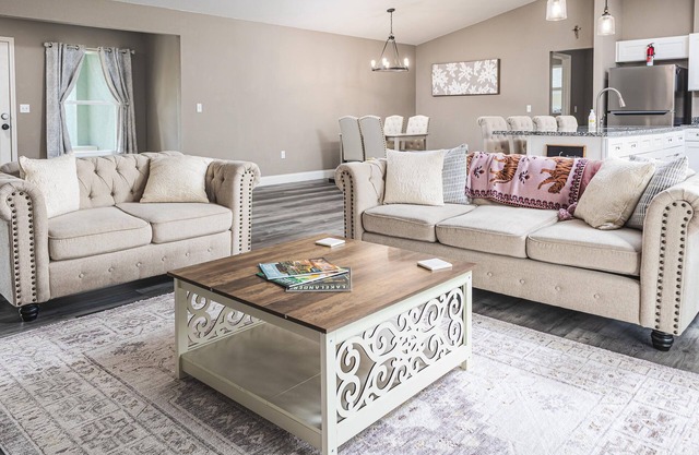 Modern 3-Bedroom Family Retreat w/ Pool in South Lakeland