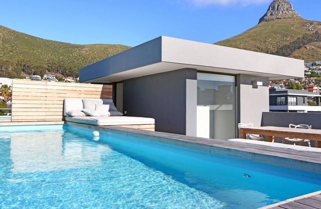 Villa relajante con piscina y vistas a la ciudad | Artea