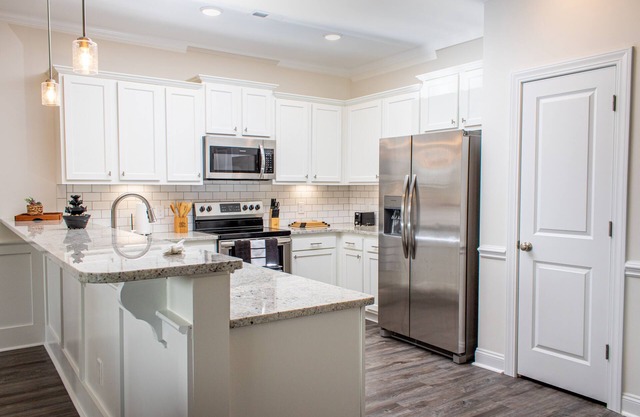 Brand New 3bd/3ba Townhome with FREE EV CHARGING & FREE WIFI!!
