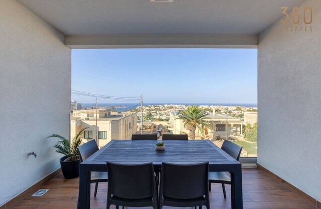Modern 3BR APT with Private Terraces in Mellieha