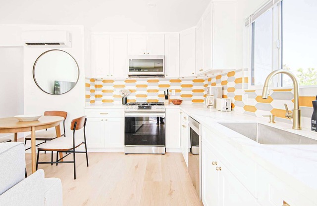 Modern 4B3B Villa near Sunset Blvd
