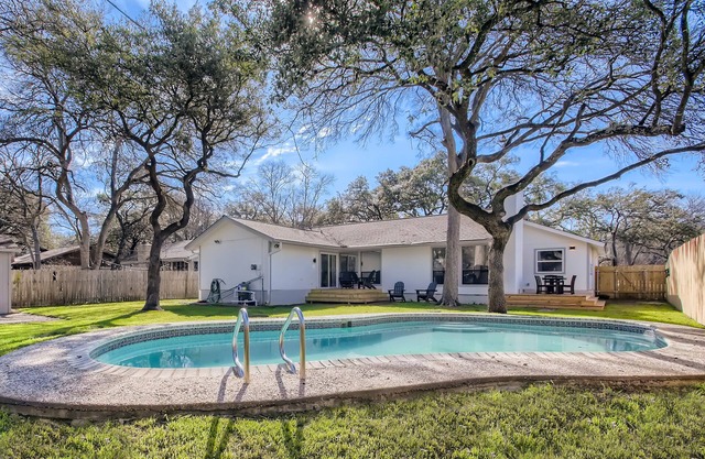Modern 4bd w/ Pool, Outside dining, Gourmet kitchen