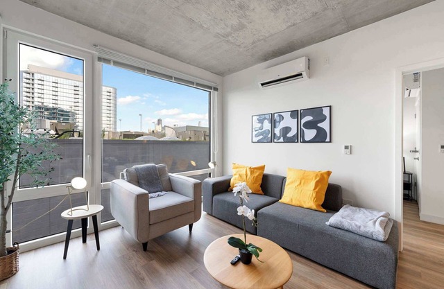 Modern 4BR City Retreat with Stunning Views