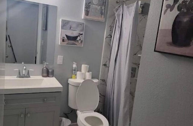 Modern 6 BR Near Strip - 10min