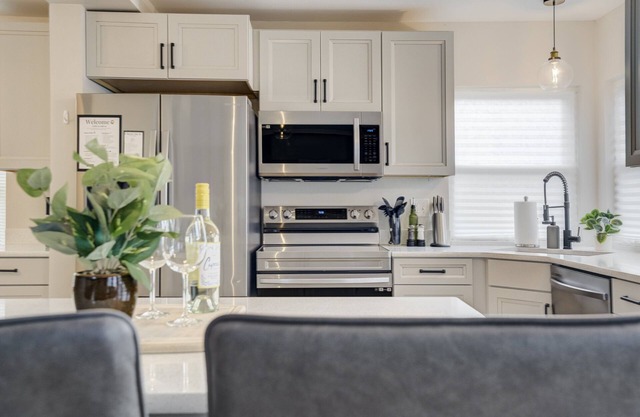 Modern 6BR Home in Briargate | Pet Friendly