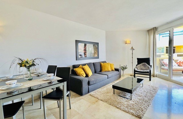 Modern and Spacious One Bedroom Apartment on the Paseo Marítimo of Marbella.