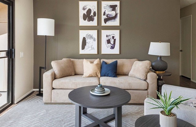Modern Apartment in Prime Location (ID1014X289)