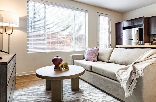 Modern Apartment in Prime Location (ID8283X49)