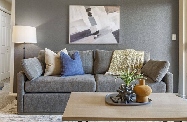 Modern Apartment in Prime Location (ID9825X52)