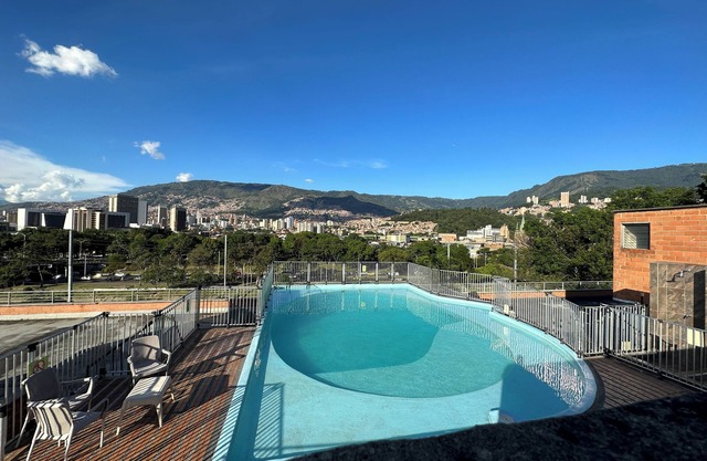 Apartamento Moderno con Piscina en Medellin PIE DEL CERRO
