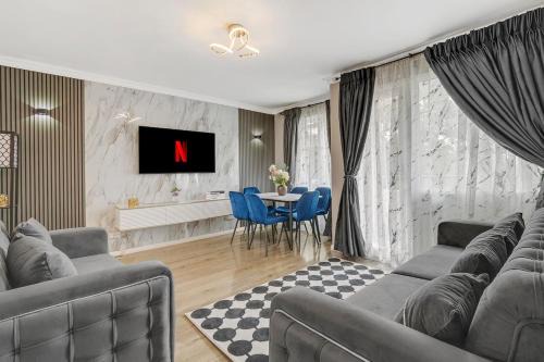 Modern Apartment Zone 1, 2 Bed Sleeps 6 with Balcony in Central London - Open for Families Relocating, Business Stay, and Long Stay