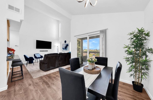 Cozy Home in Hayward Hills, close to San Francisco! Ocean 10 MINS AWAY by Car 🐳