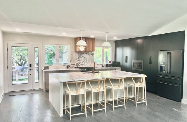 Modern beach house with access to Wild Dunes and Golf Cart Included