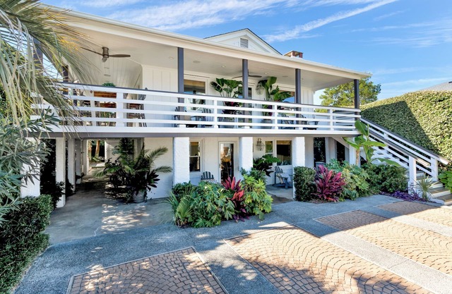 Renovado nivel inferior junto a la playa Cottage pasos del océano!