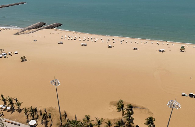Precioso apartamento recientemente reformado frente al mar de la playa de Iracema.