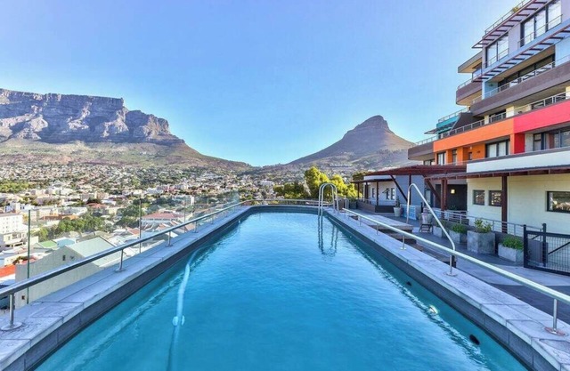 Modern Bo-Kaap Retreat with Mountain Views & Pool