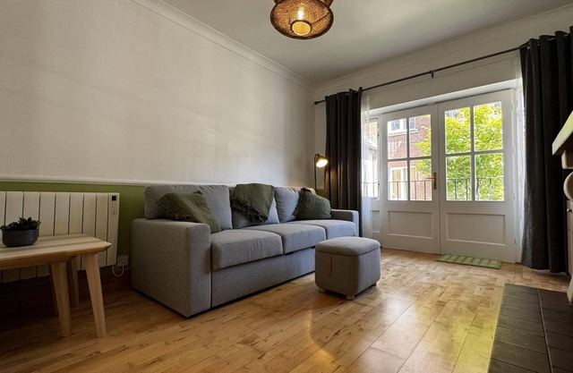 Modern, bright apartment near Grand Canal Dock