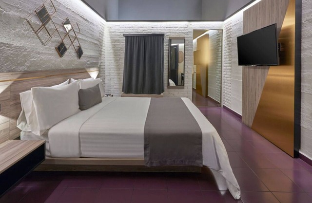 Modern Centro Suite – Walk to Zócalo, Museums, Great Food & Historic Sights!