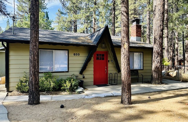Modern Chalet W/Spa Centrally-Located In The Heart Of Big Bear! Dogs Welcome!